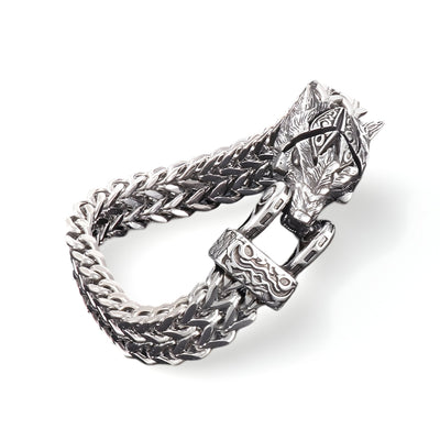 Bracelet en acier inoxydable argenté avec fermoir tête de loup enragé et chaîne tressée double.