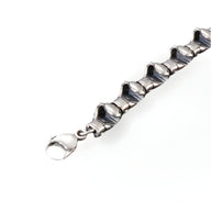 Bracelet homme en acier inoxydable argenté avec maillons en forme de gants de boxe et fermoir lobster.