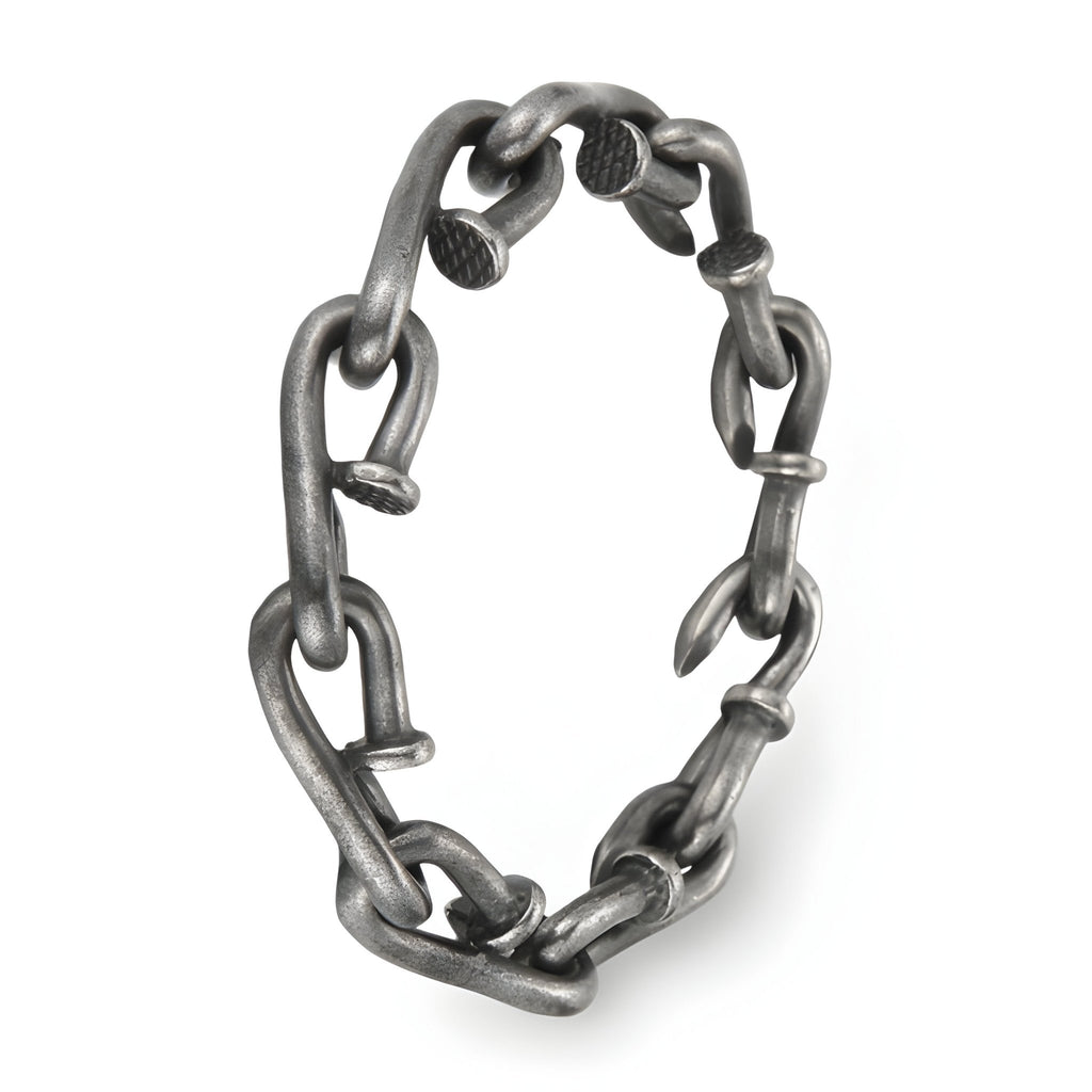 Bracelet homme en acier inoxydable anthracite avec maillons en forme de clous tordus.