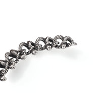 Bracelet argenté en acier inoxydable pour homme avec design entrelacé de serpents détaillé.