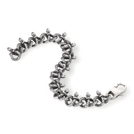 Bracelet homme en acier inoxydable argenté avec motif entrelacement de serpents et fermoir mousqueton.