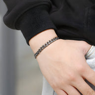 Bracelet homme maille cubaine en acier inoxydable gris, style épais et brillant.