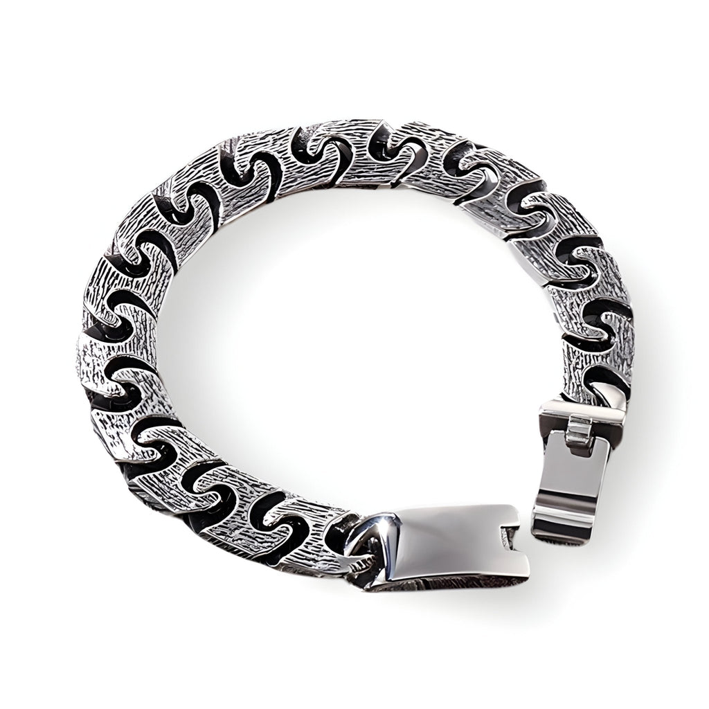 Bracelet homme en acier inoxydable argenté à maille gourmette avec motif ondulé noir et fermoir plaque lisse.