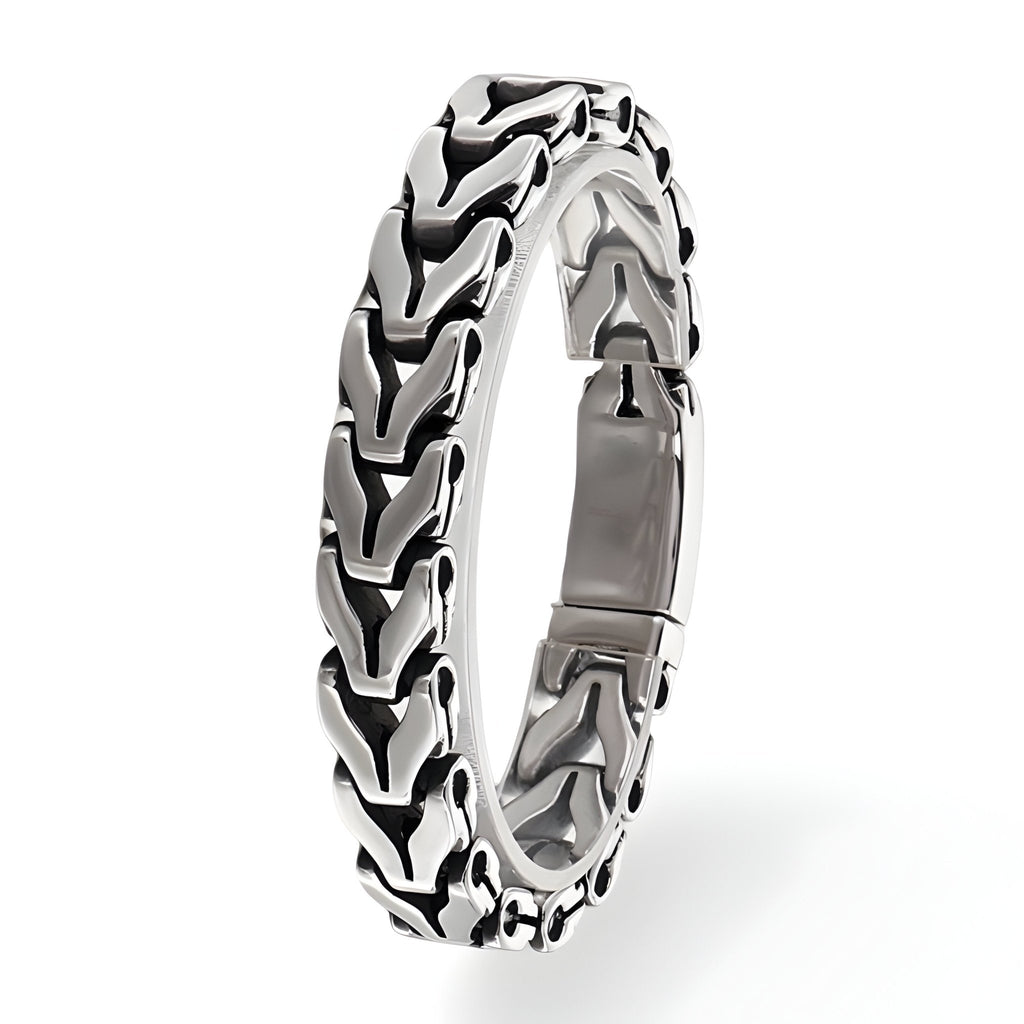 Bracelet homme en acier inoxydable argenté avec maille spiga élégante et fermoir intégré.