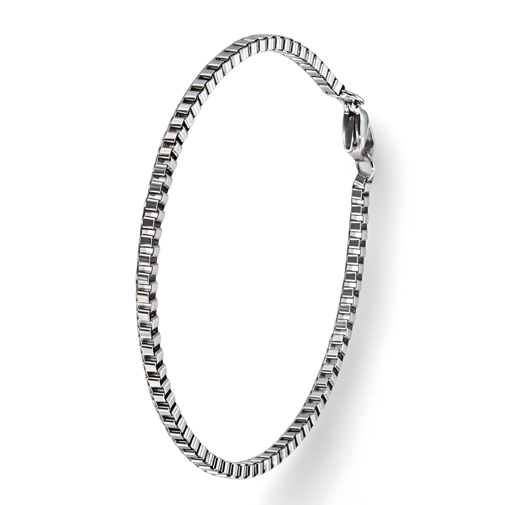 Bracelet homme en acier inoxydable argenté à maille vénitienne fine avec fermoir sécurisé.