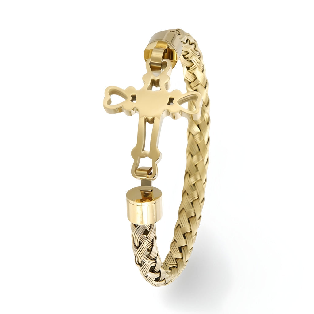 Bracelet homme en acier inoxydable doré tressé avec motif croix centrale ajourée.