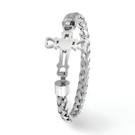 Bracelet homme en acier inoxydable argenté avec chaîne tressée et croix centrale ajourée.