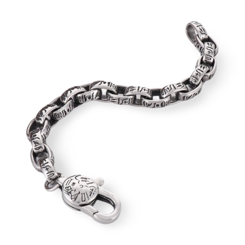 Bracelet homme en acier inoxydable argenté avec motifs égyptiens gravés, fermoir sécurisé en forme de crochet.