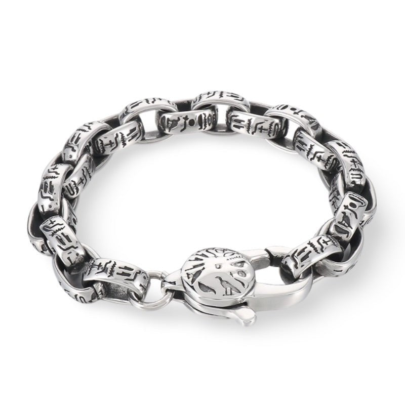 Bracelet homme en acier inoxydable argenté avec motifs égyptiens gravés et fermoir rond décoratif.