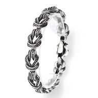 Bracelet homme en acier inoxydable argenté avec motif de nœuds celtiques détaillés et fermeture mousqueton.