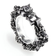 Bracelet gris en acier inoxydable pour homme avec têtes de mort et tête de chien en relief.