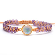 Bracelet violet multi-rangs en améthystes avec pierre centrale opale et tissage doré.