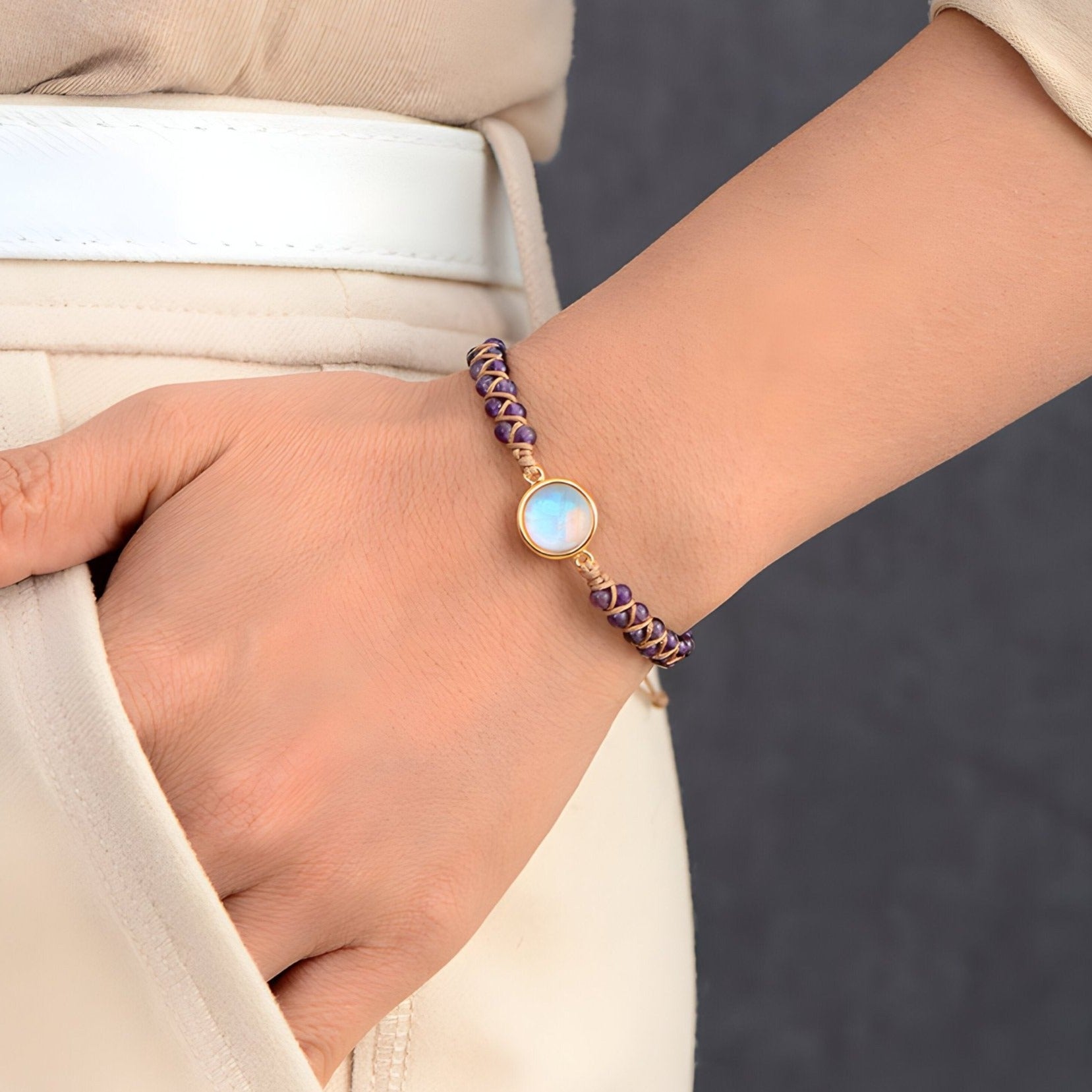 Bracelet en améthystes et opale centrale, pour femme, modèle Evie - La Boutique du Bracelet