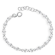 Bracelet en argent massif avec maillons ronds élégants et fermoir crochet pour femme.