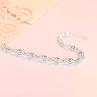 Bracelet en argent massif pour femme avec motif cercle gravé et finition brillante.