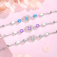 Bracelet en argent avec charms cœur et cristaux bleus, violets et transparents, modèle Stacy.