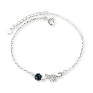 Bracelet en argent sterling avec charm chat et perle noire scintillante.