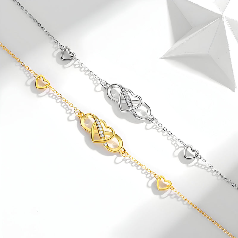 Bracelet en argent sterling fin avec pendentif infini et cœur ajouré en argent et or jaune délicat.