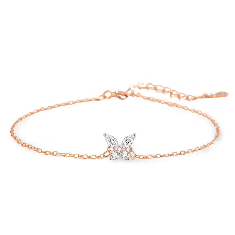 Bracelet en argent rosé avec charm papillon délicat et chaîne fine ajustable.
