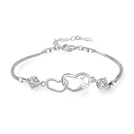 Bracelet argent sterling fin avec cœurs difformes et deux chicots sertis scintillants.