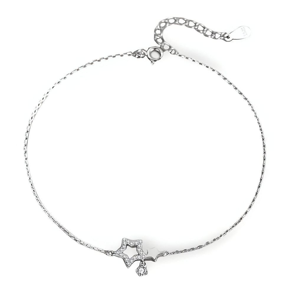 Bracelet fin en argent sterling avec pendentif double étoiles et petit cristal suspendu.
