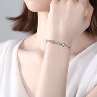 Bracelet argent sterling pour femme avec étoiles et pierres scintillantes, style délicat, modèle Lucia.