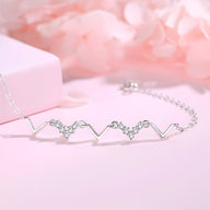 Bracelet argent sterling femme avec motif symétrique en zigzag orné de petits diamants.