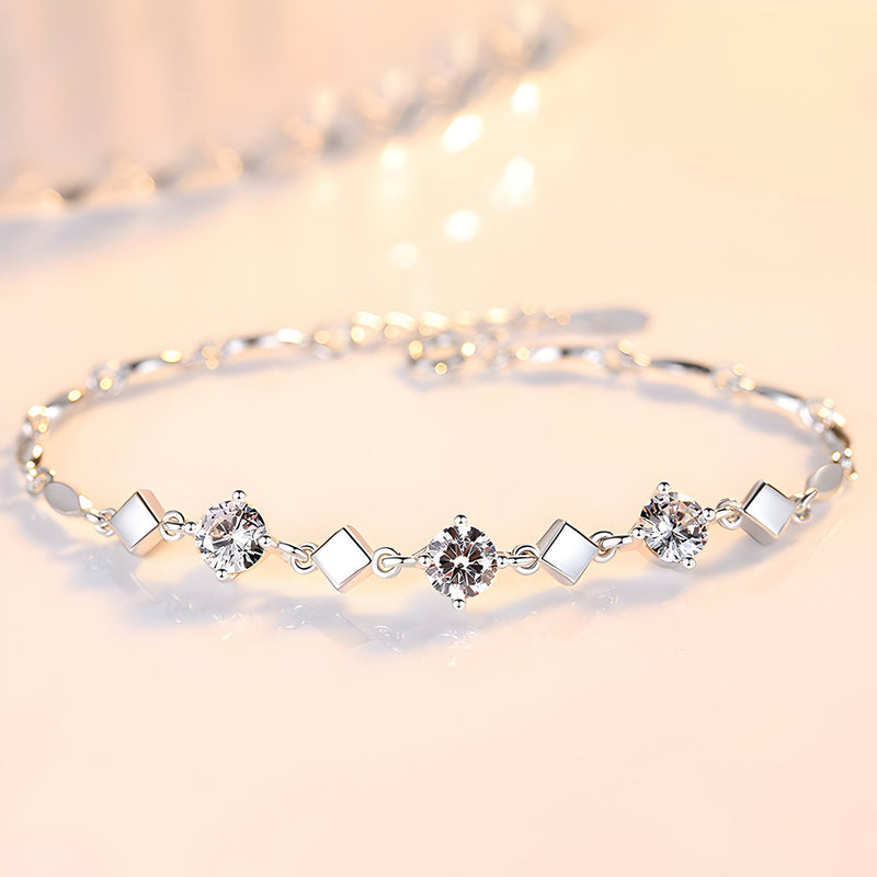 Bracelet en argent sterling pour femme avec perles rondes et formes géométriques carrées élégantes.