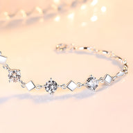 Bracelet en argent sterling pour femme à maillons géométriques et pierres brillantes, modèle Miryam.