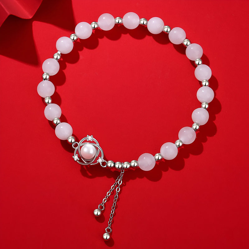 Bracelet en argent sterling avec perles rondes rose pâle et pierres de jade, fermoir à boule et chaîne ajustable.