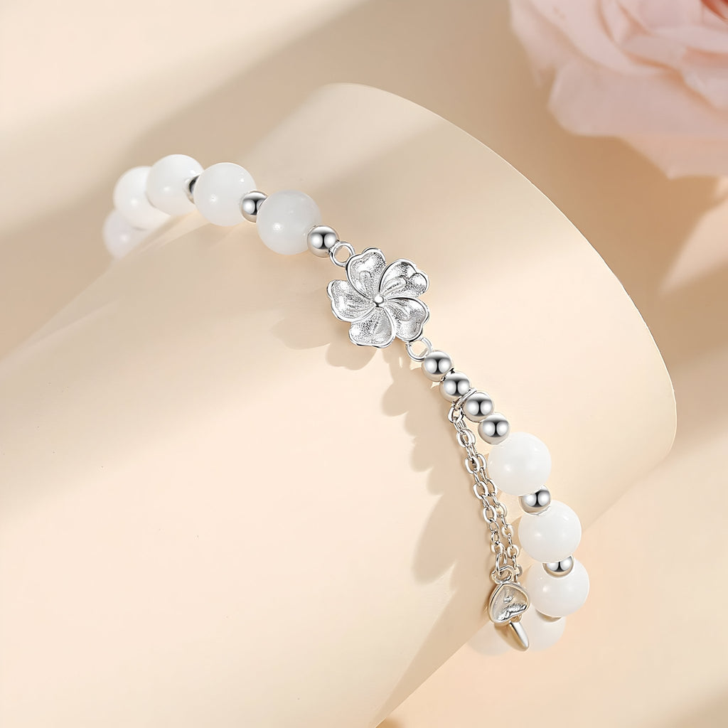 Bracelet femme en argent sterling perles blanches jade et fleur métal argenté délicate.