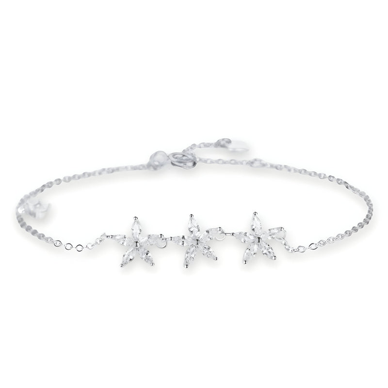 Bracelet fin en argent sterling avec trois étoiles délicates en chaîne ajustable.