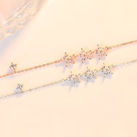 Bracelet en argent sterling avec trois étoiles délicates et chaîne fine, modèle Emna.