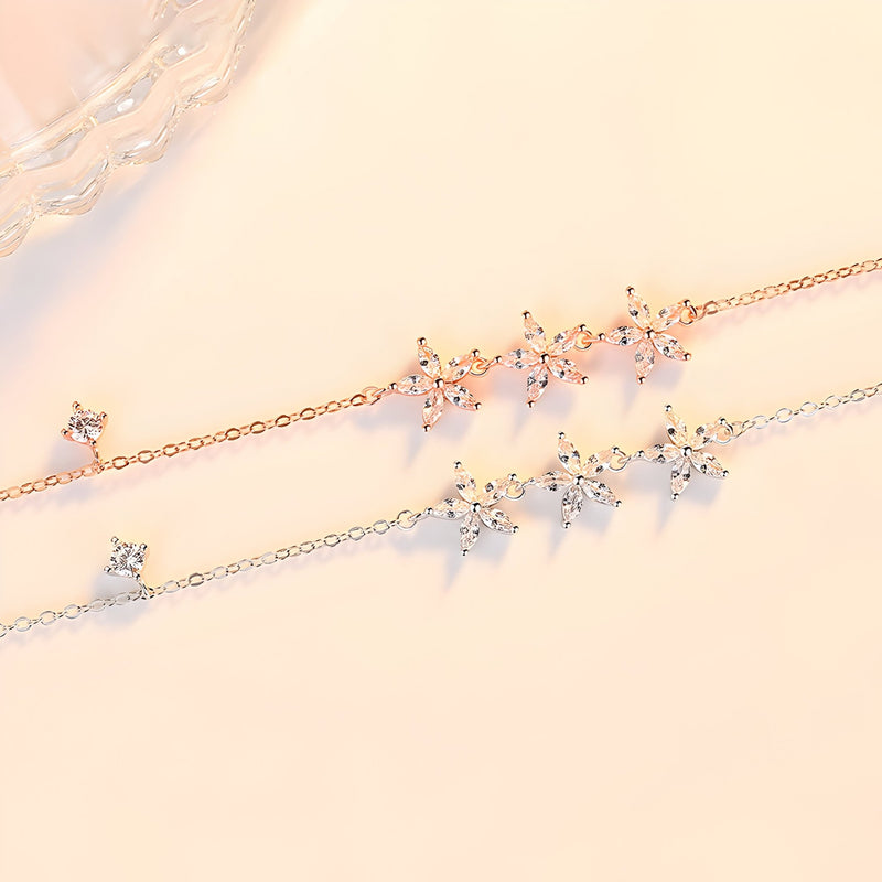 Bracelet en argent sterling avec trois étoiles délicates et chaîne fine, modèle Emna.