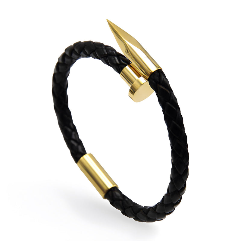 Bracelet homme en cuir tressé noir avec extrémité conique et détails dorés brillants.