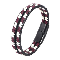 Bracelet en cuir tressé rouge et blanc avec fermoir noir mat élégant.