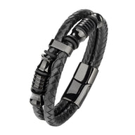 Bracelet homme en cuir tressé noir avec détails en acier noir et fermoir magnétique.