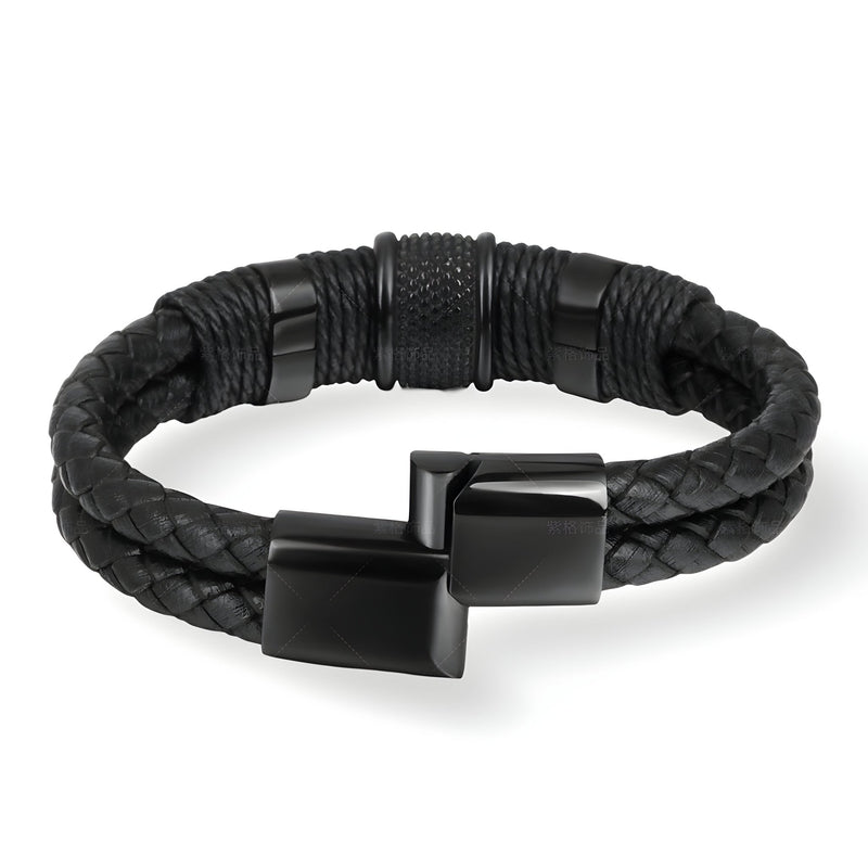 Bracelet en cuir noir tressé avec cordelettes enroulées et fermoir magnétique noir mat.