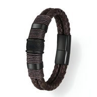 Bracelet en cuir marron tressé avec cordelettes enroulées et fermoir magnétique noir mat.
