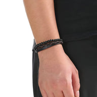 Bracelet homme en cuir noir avec pierres volcaniques mates et perles noires texturées, style double tour.