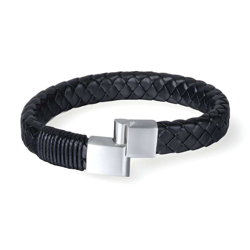 Bracelet homme en cuir noir tressé épais avec fermoir métallique argenté moderne.