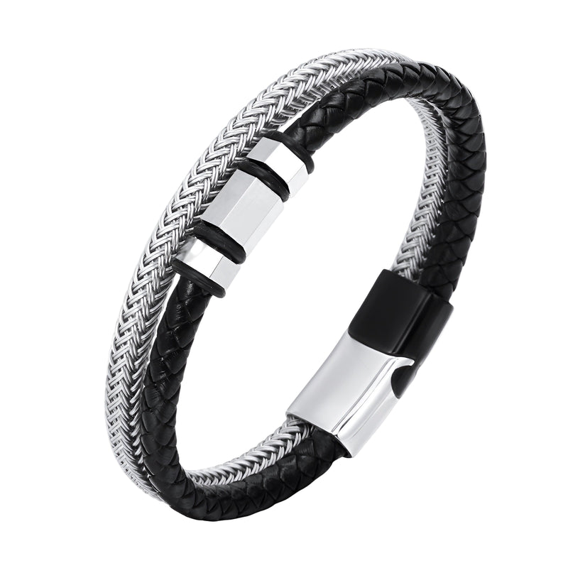 Bracelet homme en cuir noir tressé avec motifs métalliques argentés et fermoir inox poli.