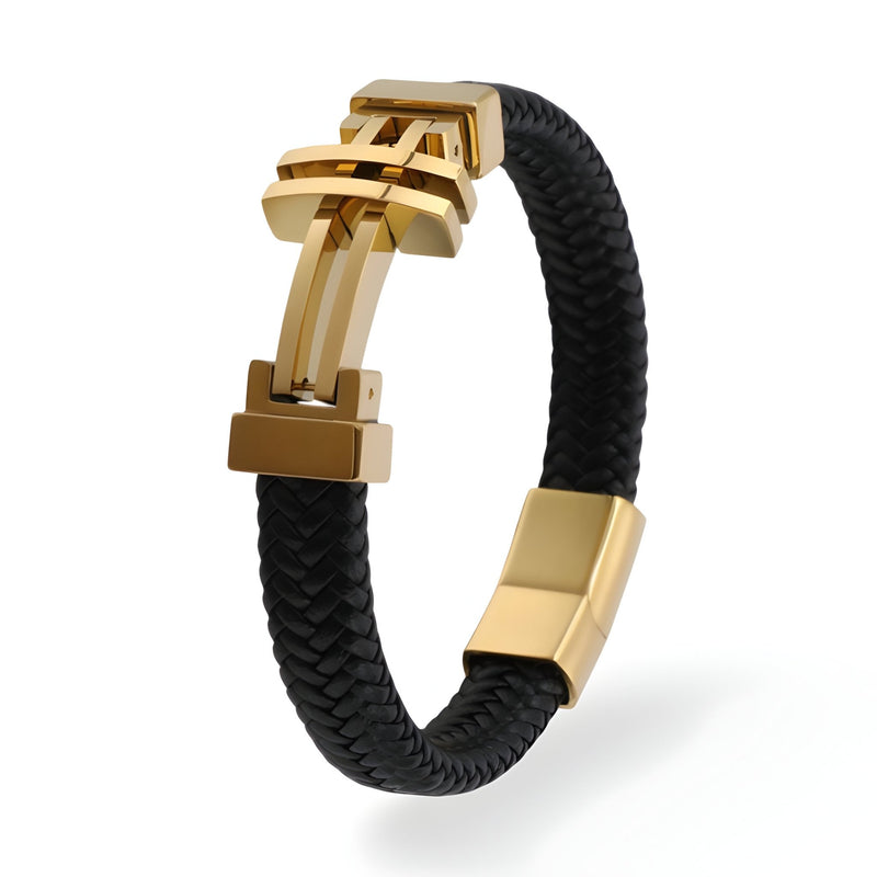Bracelet pour homme en cuir noir tressé avec fermoir et décorations en acier inoxydable doré style moderne.