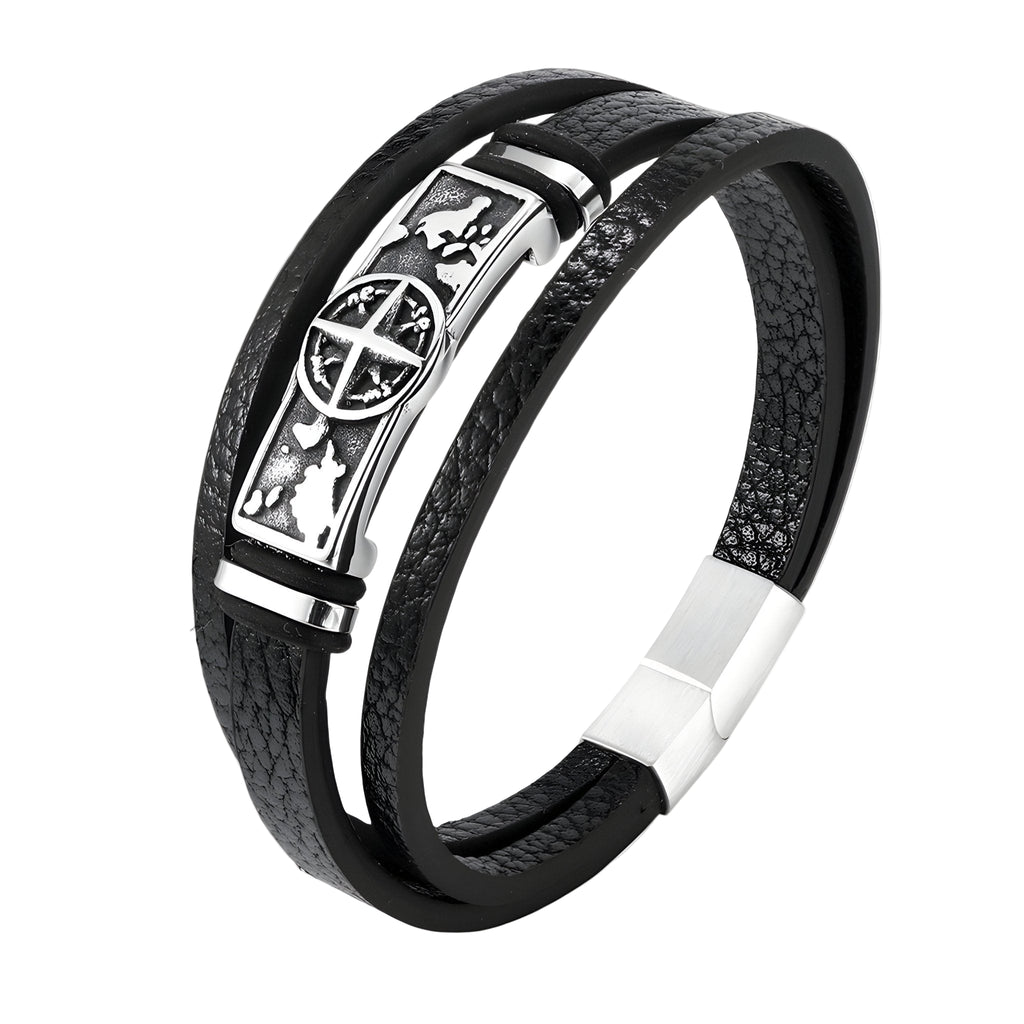 Bracelet en cuir noir double tour avec motif boussole en métal argenté et fermoir aimanté.