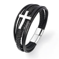Bracelet en cuir noir multi-brins avec croix argentée et fermoir métallique brillant.
