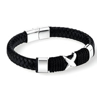 Bracelet en cuir noir tressé avec croix métallique argentée et fermoir magnétique argenté.