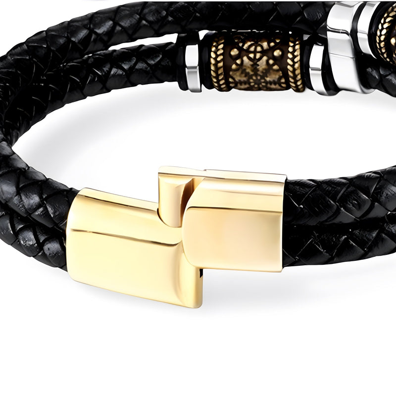 Bracelet en cuir noir tressé, fermoir doré lisse, détail cylindre viking doré ajouré.