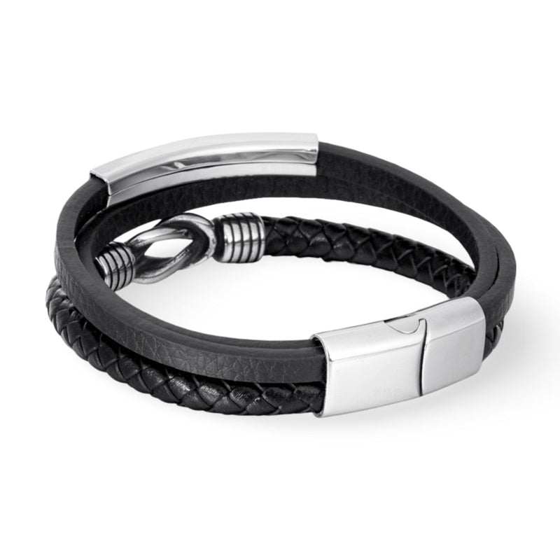 Bracelet multi-rangs en cuir noir tressé avec fermoir magnétique en acier inoxydable brillant.