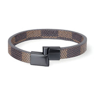 Bracelet homme cuir marron effet tressé fermoir métallique noir mat design épuré.