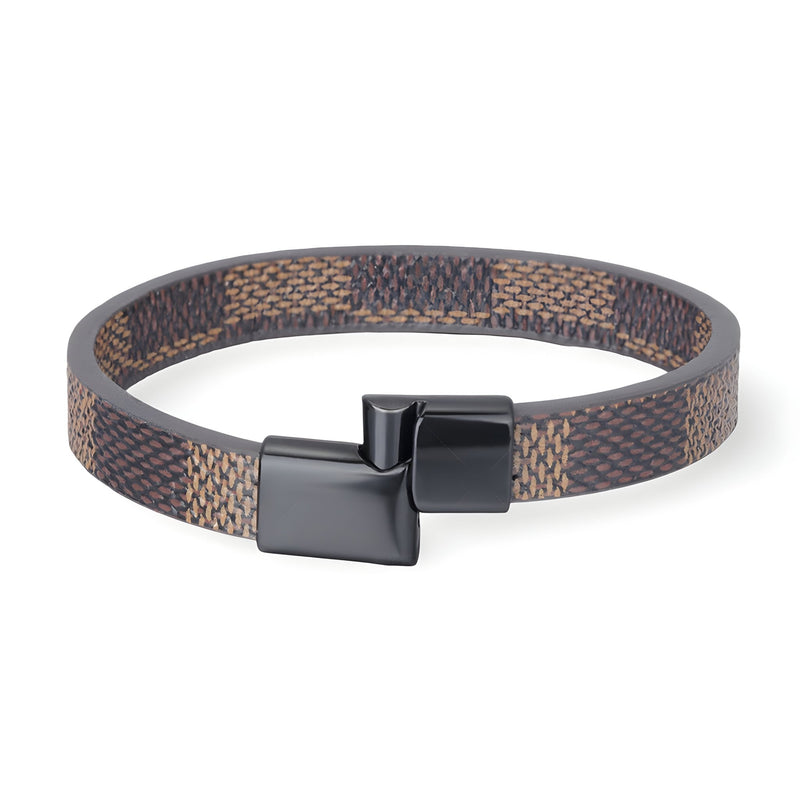Bracelet homme cuir marron effet tressé fermoir métallique noir mat design épuré.